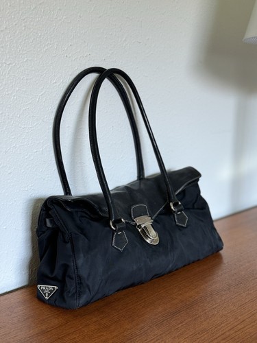 AUTHENTIC PRADA NYLON & LEATHER TESSUTO EASY PUSHLOCK AUTHENTIC PRADA NYLON & LEATHER TESSUTO EASY PUSHLOCK