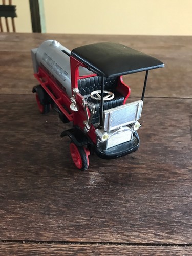 Ertl 1910 The Texas Company (Texaco) Mack Tank Truck Coin Bank