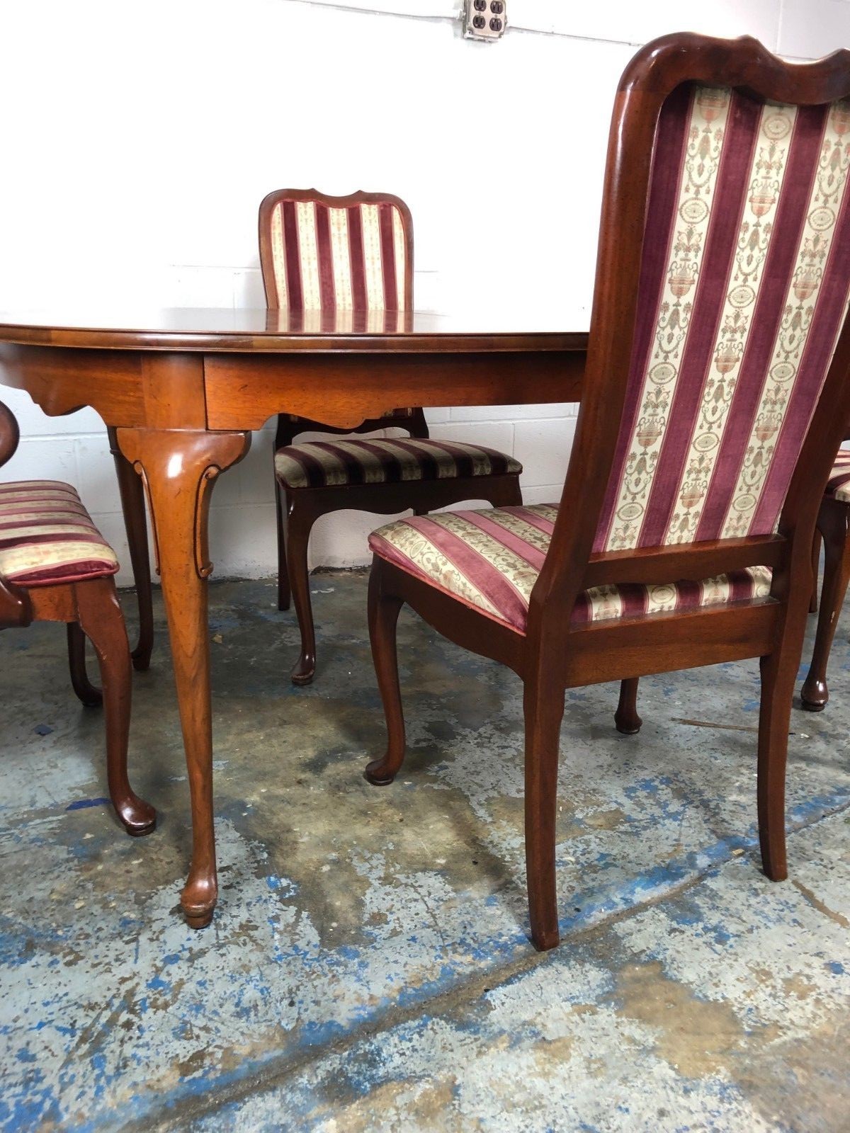 Beautiful Vintage Wooden Dining Table & Chair Set