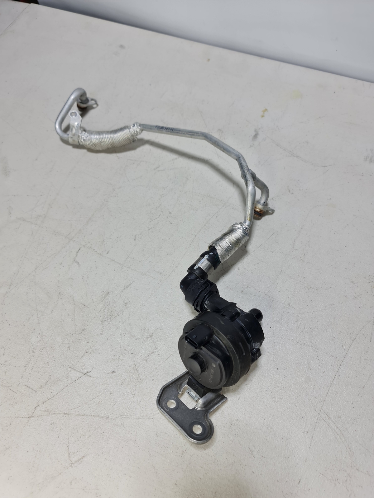 2015-2020 BMW 11-51-7-850-568 BMW 11517850568 Engine Water Pump 7850568 01