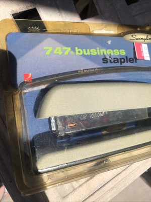 Swingline 747 Business Desk Stapler, Gray 20 sheet capacity