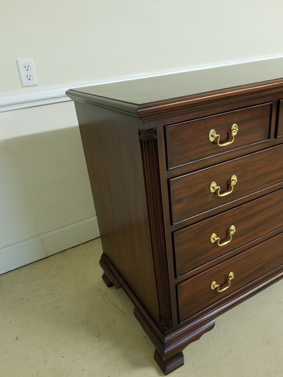 HENKEL HARRIS DRESSER CHEST NO 166 HAS COLUMNS MAHOGANY II