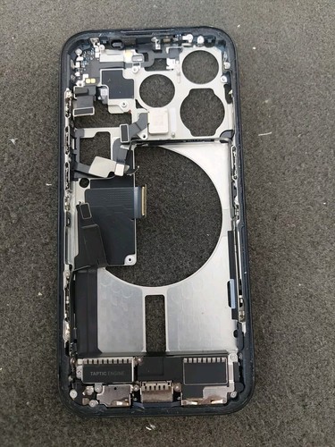 iPhone 15 Pro シルバー 本体と部品 分解】iPhone15 Proは新素材と新構造を採用。世界を虜にする