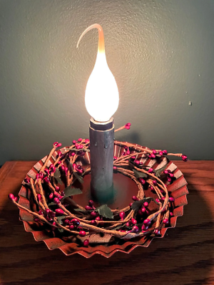 Primitive FarmHouse Electric Tin Ruffle Candle Accent Light w Berry Wreath 8