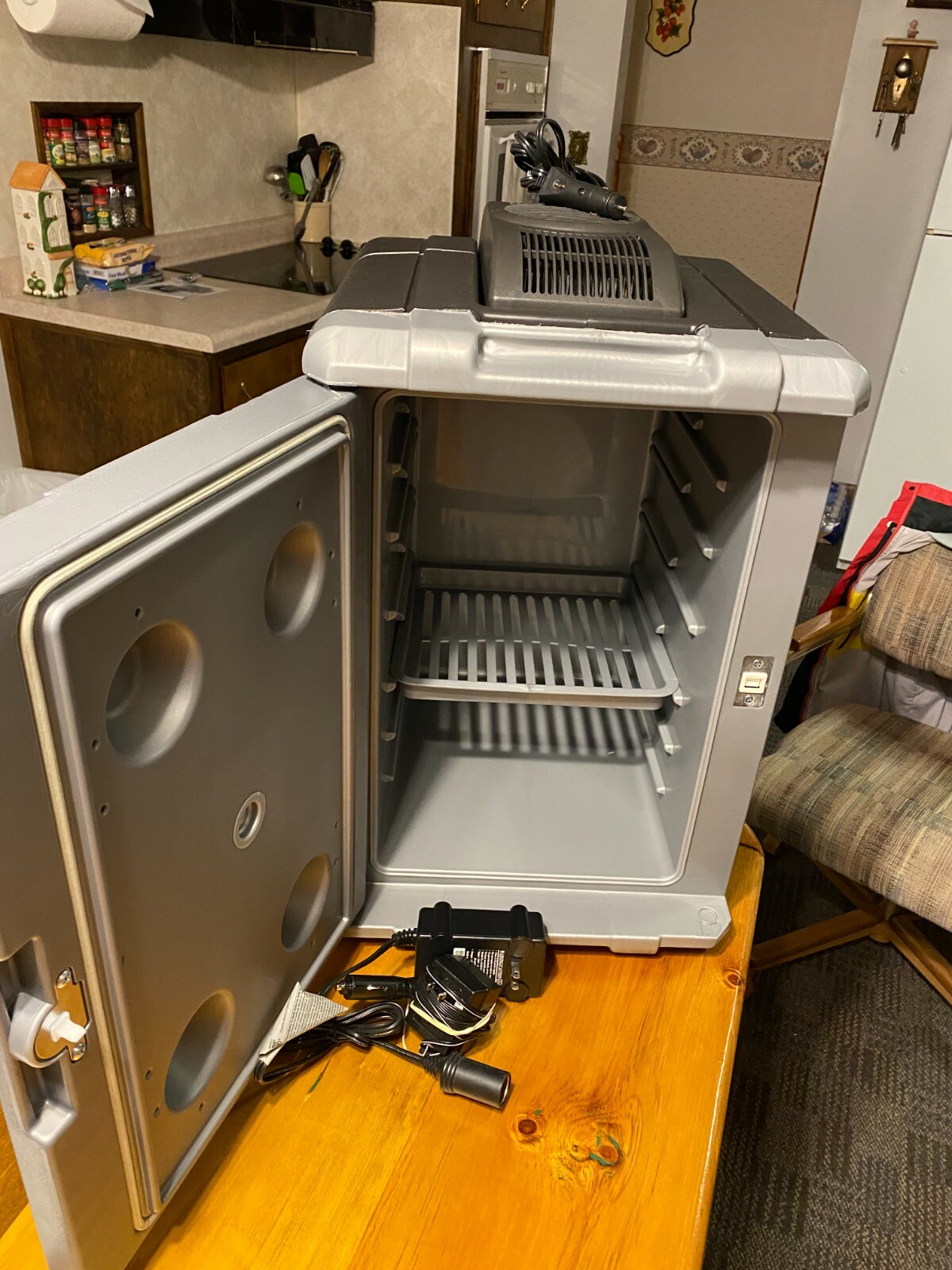Coleman Power Chill Iceless 12 Volt Cooler