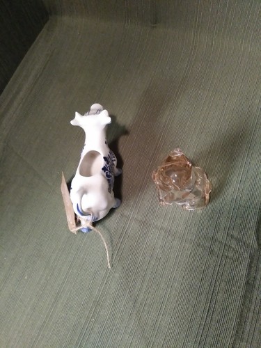 VINTAGE COW CREAMER SMALL BLUE & WHITE HANd painted with pink depression dog