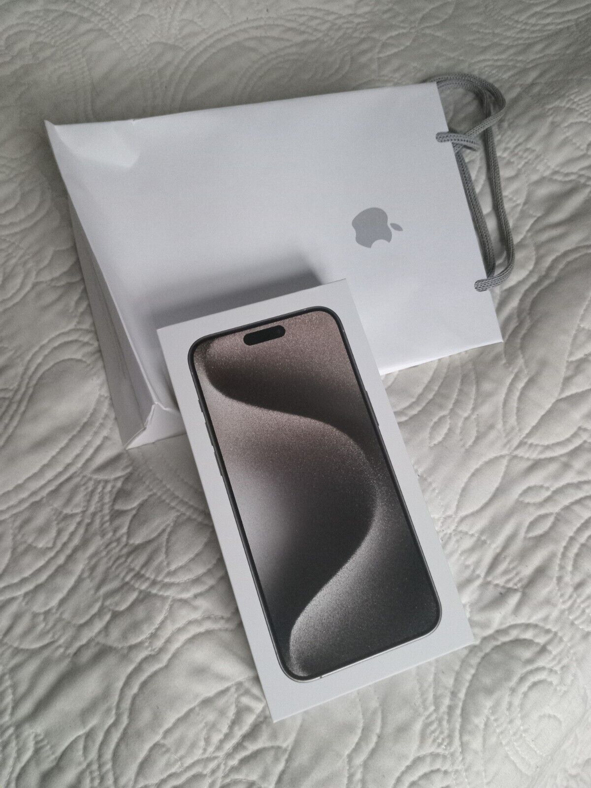Apple iPhone 15 Pro Max - 256GB - Natural Titanium (Unlocked Apple iPhone 15 Pro Max - 256GB - Natural Titanium (Unlocked