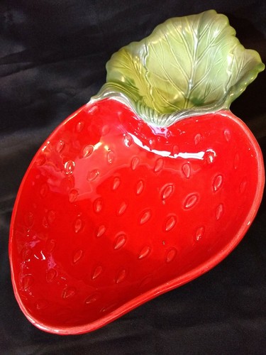 Metlox Poppytrail California Large Ceramic Strawberry Chip & Dip Serving Bowl A+