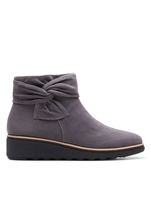 

КОЛЛЕКЦИЯ ОТ CLARKS Женские серые кожаные ботинки Salon Bow Sharon на танкетке 12 м, Серый, 26147367