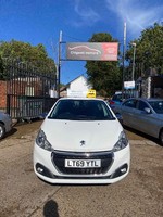2019 Peugeot 208 1.2 PureTech 82 Signature 5dr [Start Stop] HATCHBACK PETROL Man