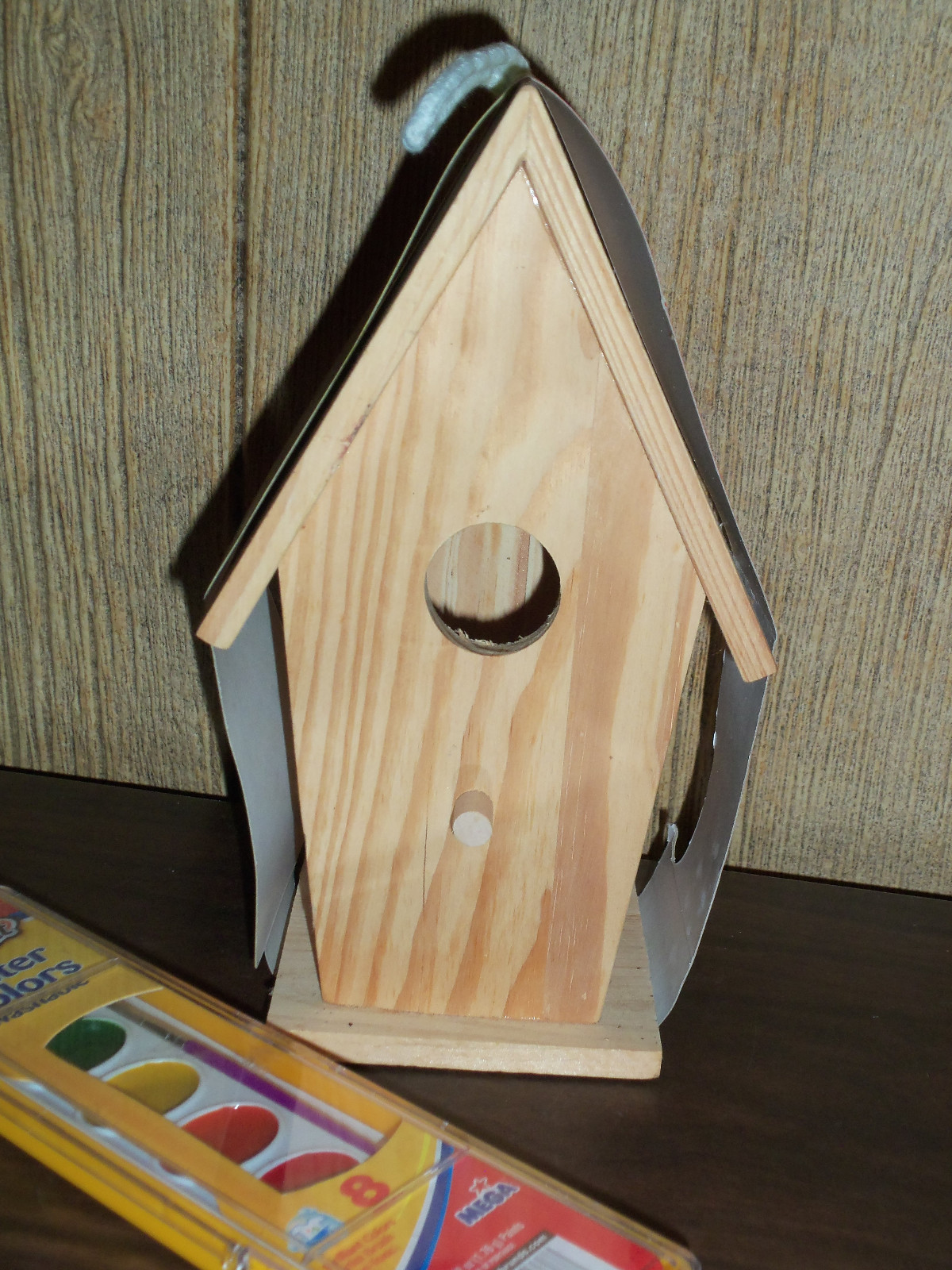 NATURAL WOOD BIRDHOUSE - 
