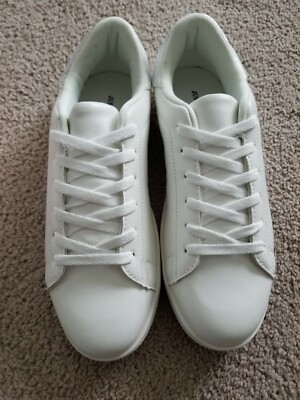 NIB WOMENS JUST FAB SAPPHIRE WHITE SNEAKERS SIZE 12
