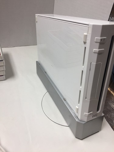 Nintendo Wii White Console and Game Bundle Zelda Wii Sports Resort