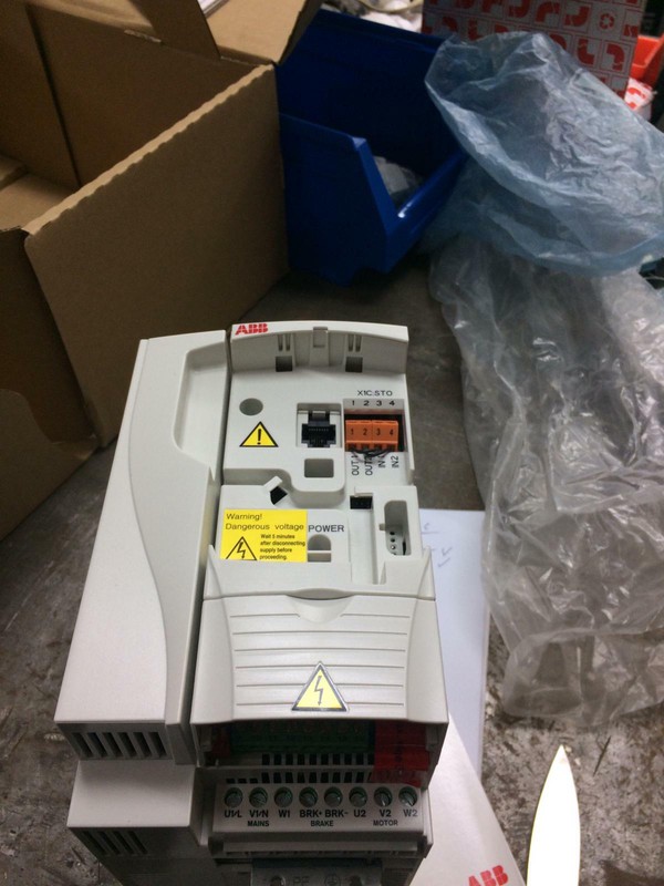 Variateur De Vitesse Ca Pour Moteur De 3kw Acs 355-03e-13a3-2