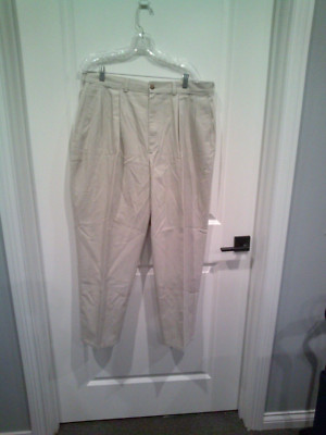 NWOT Hunt club mens 2aist 38 khaki pants light khaki color button, zips up front