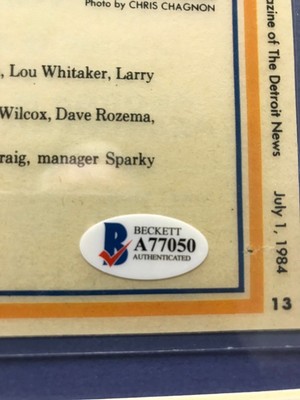 1984 DETROIT TIGERS TEAM PHOTO SIGNED  BY THE WHOLE TEAM & FRAMED, COMPLETE