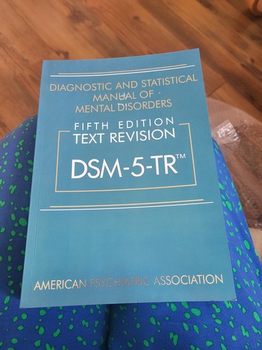 Amazon.co.jp: DSM-5-TR 精神疾患の診断・統計マニュアル