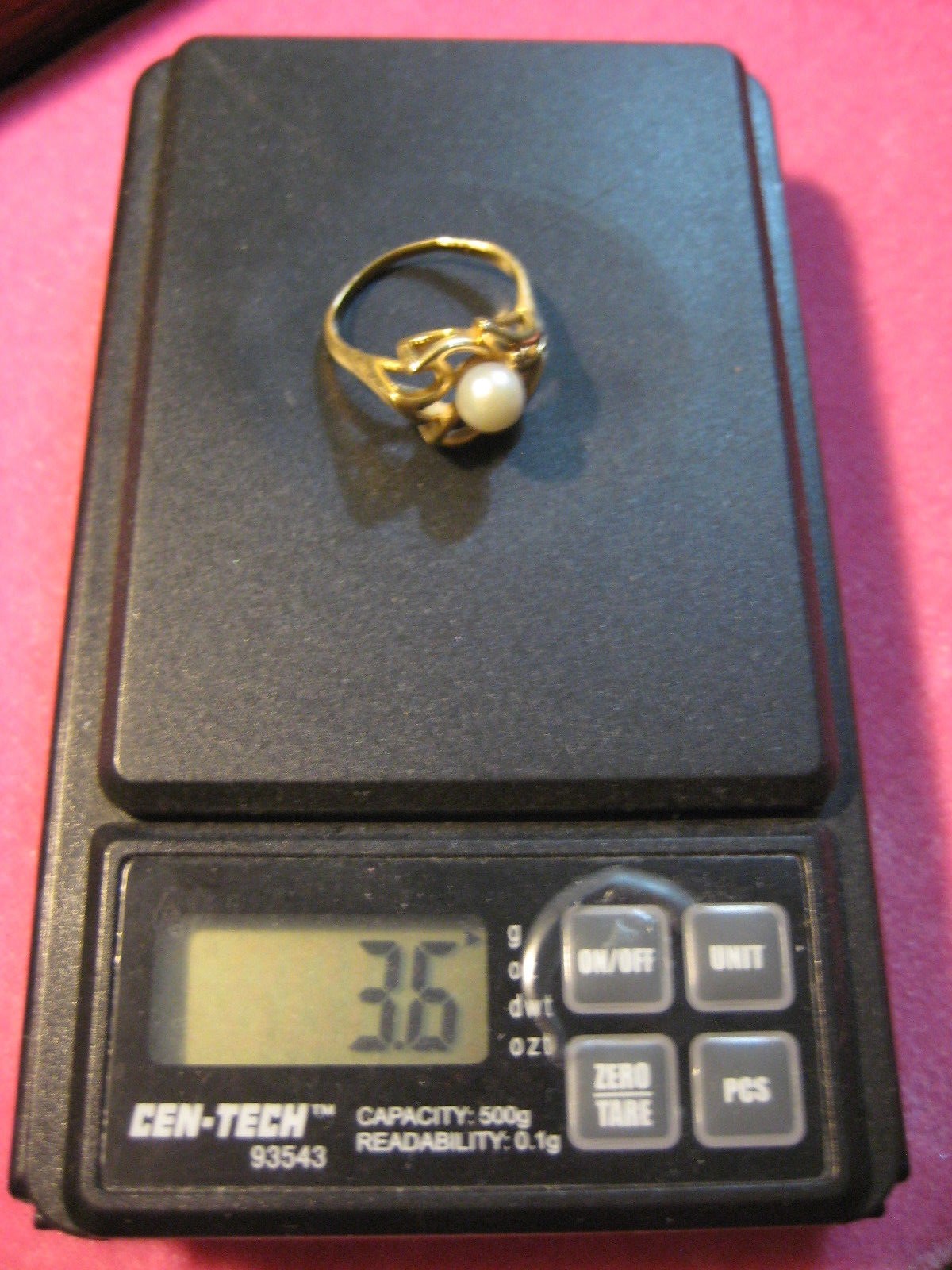14K Genuine Pearl and 2 Diamond Ring Yellow Gold 3.6 grams. Size 6.25