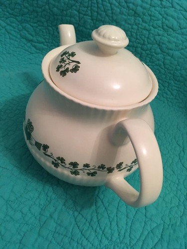 Vintage New Wicklow Vale Ceramics Irish Claddagh/Shamrock 6 Cup Teapot