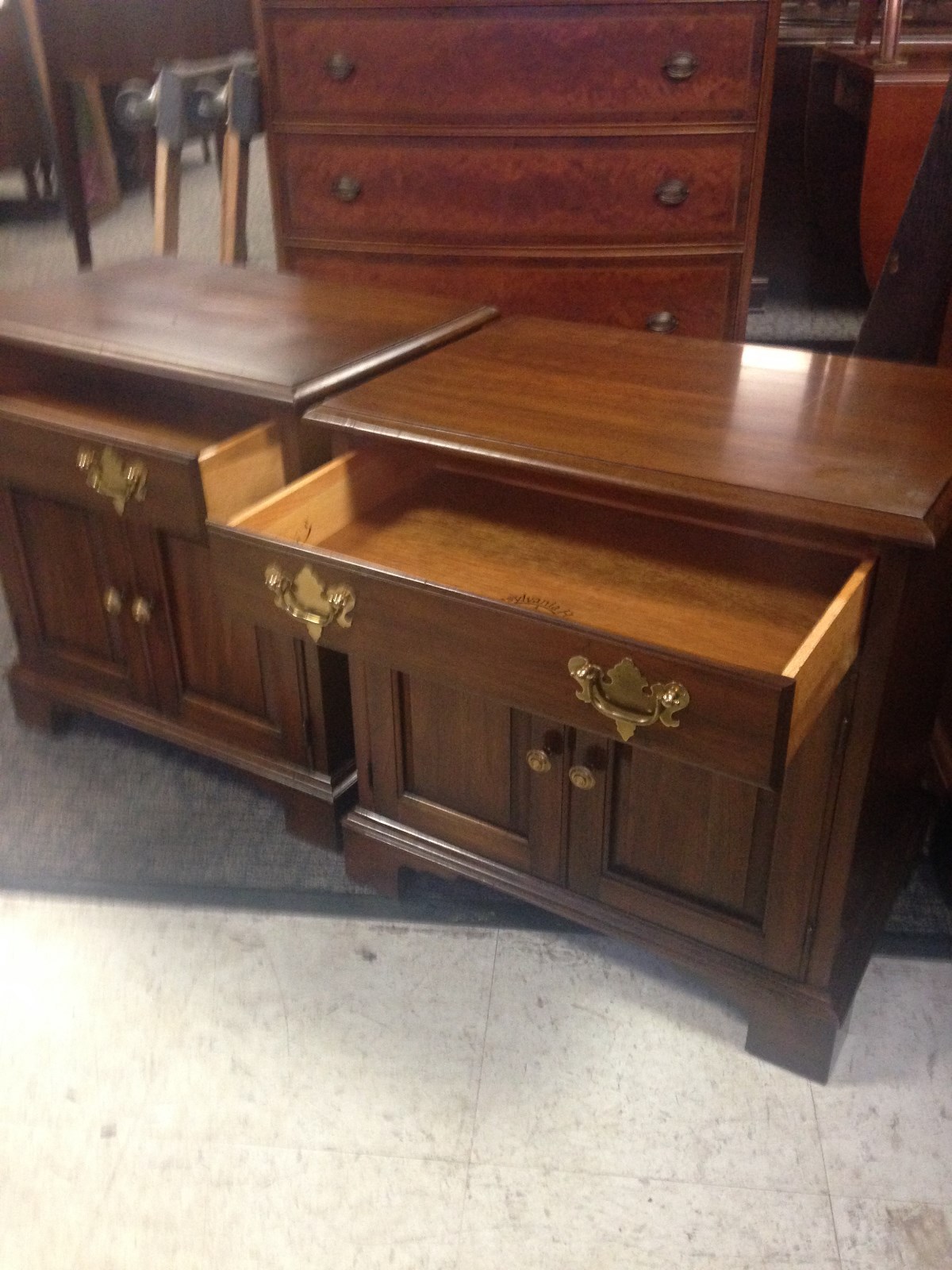 PAIR OF PENNSYLVANIA HOUSE VINTAGE CHERRY NIGHT STANDS--END TABLES