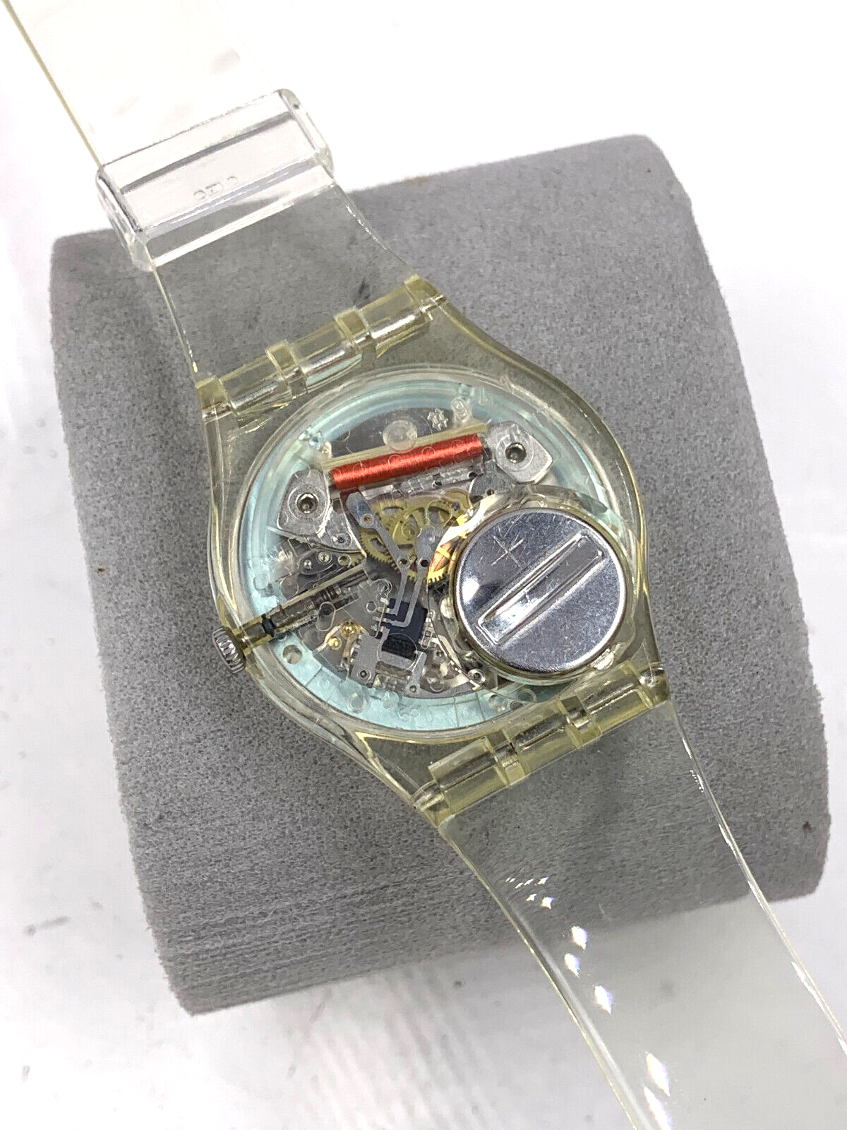 【新品】Swatch  COVERED ユニセックス腕時計GK733 SWATCH Watch SNOWCOVERED GK733 QUARTZ DAY/DATE WHITE 1999