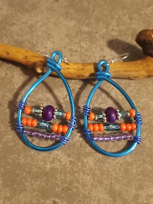 UNIQUE M/LG BLUE WIRE HOOP/ORANGE/BLUE/PURPLE/SILVER BEADS/WIRE WRAP EARRINGS