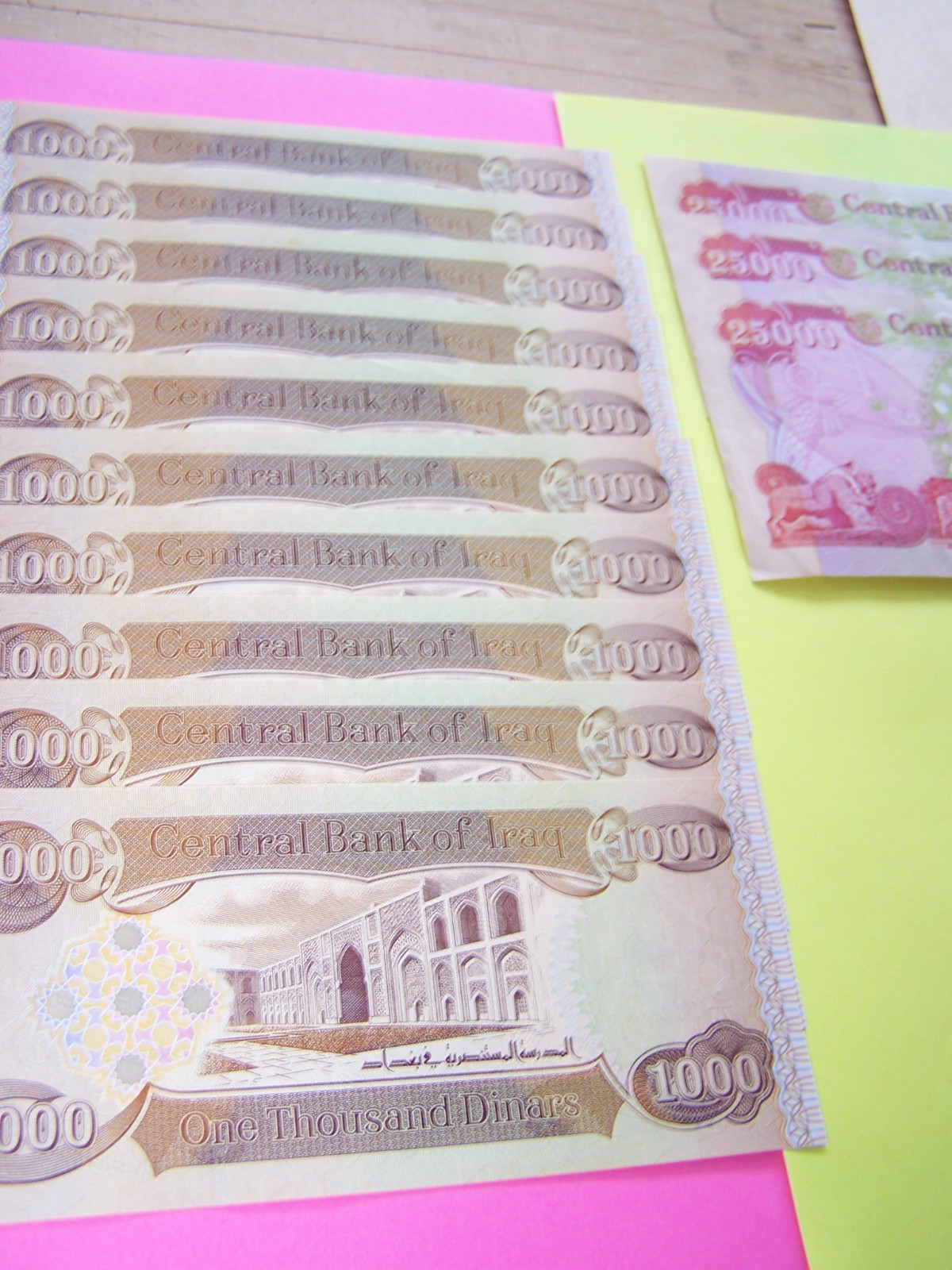 IRAQI DINAR 95,000 TOTAL=  3X25K NOTES and 20 X 1000K + 2 One oz Copper Rounds