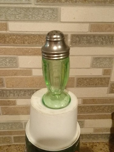 VINTAGE HAZEL ATLAS Green Uranium Vaseline Glass Shaker Panel