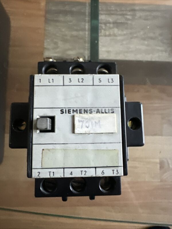 Siemens – Allis contactor, Cat No.  CXL00*3, 18 A, 600 VAC, 3 Ph 