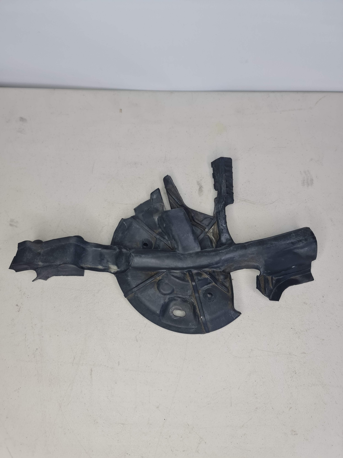 0 Bmw 2015-2020 51-76-8-066-662 51768066662 Right Engine Hood Sealing 8066662 image 3