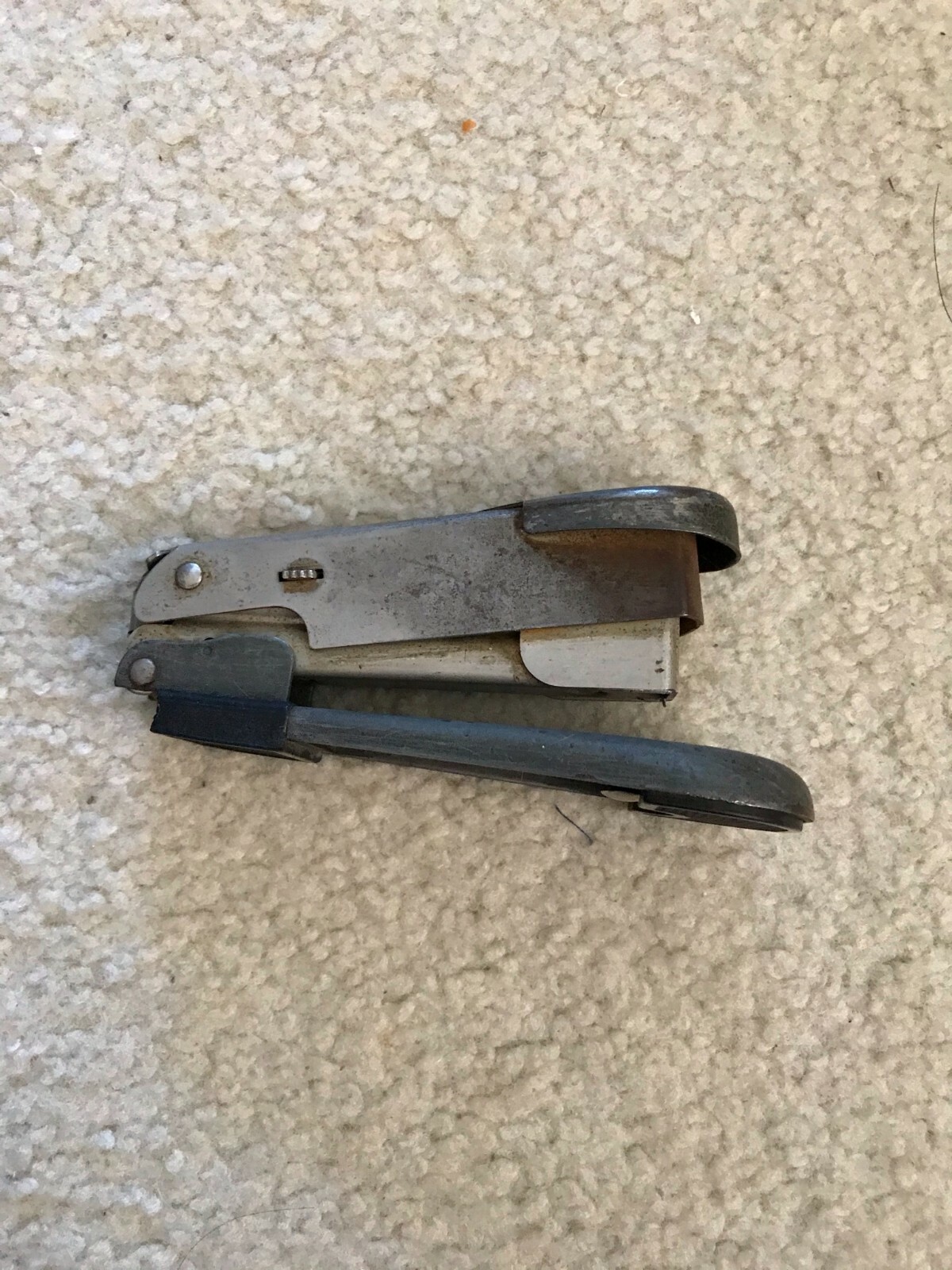 Vintage Arrow Fastener Co Brooklyn 6 NY Genuine No 105 Stapler Made In USA