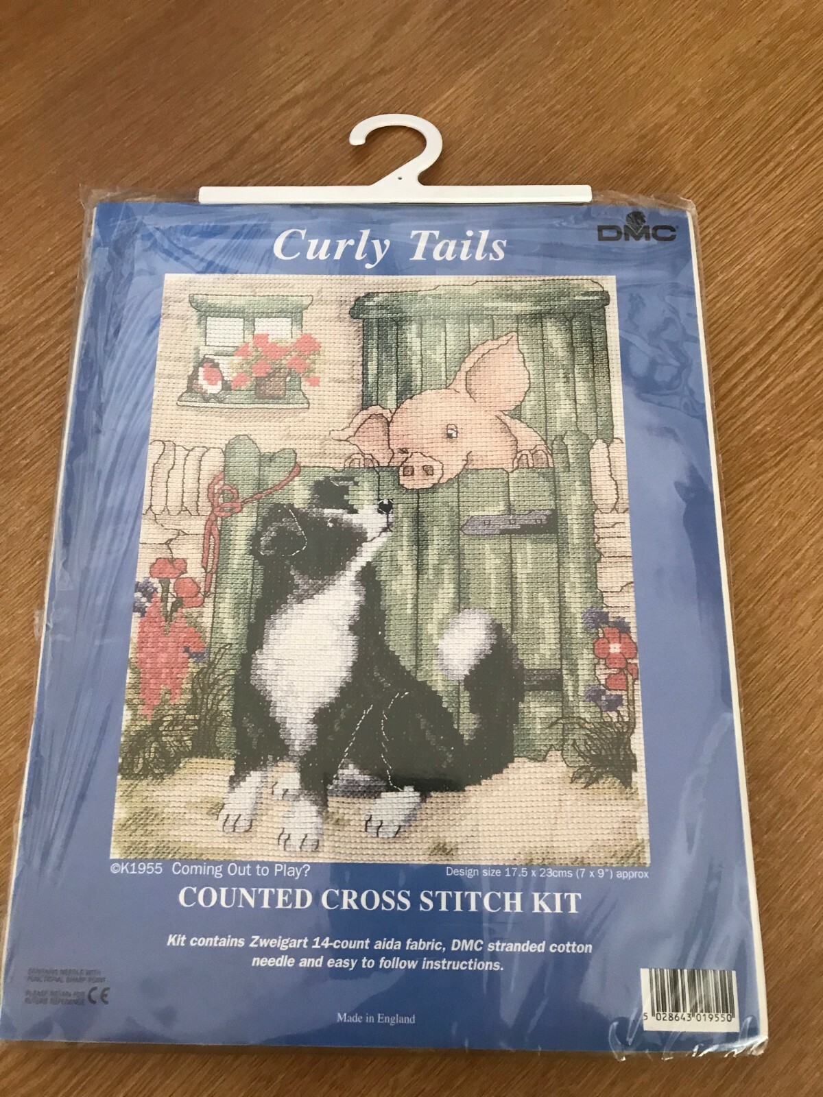DMC CURLY TAILS counted cross stitch kit. OUT TO PLAY?'. NEWの