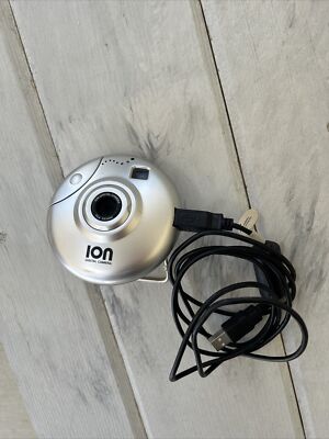 ION Pocket Size Digital Camera 640 x 480 8 MB Memory