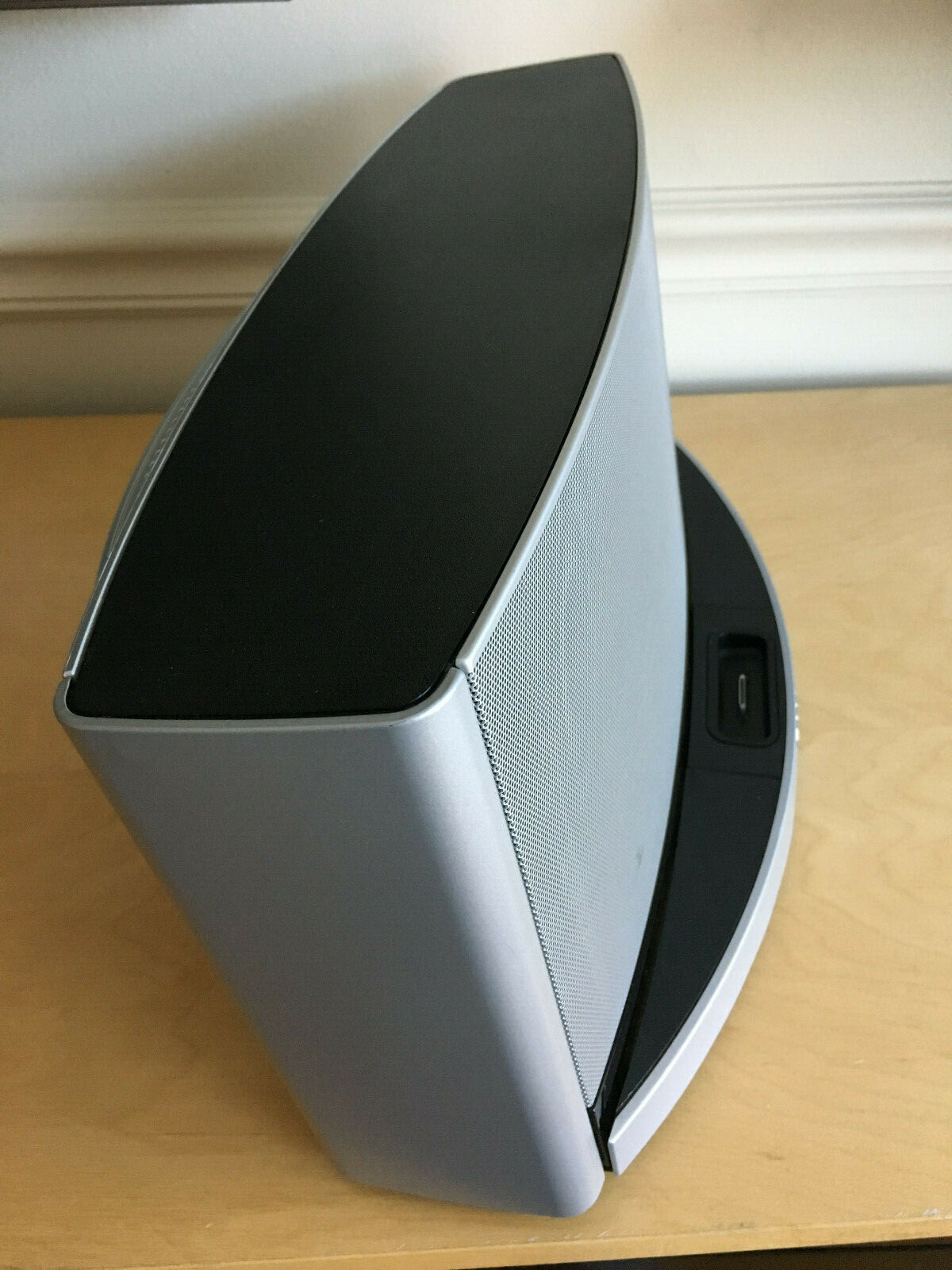 Bose SoundDock 10 Digital Music System w Remote  - Aux & iPod Docking (30Pin)