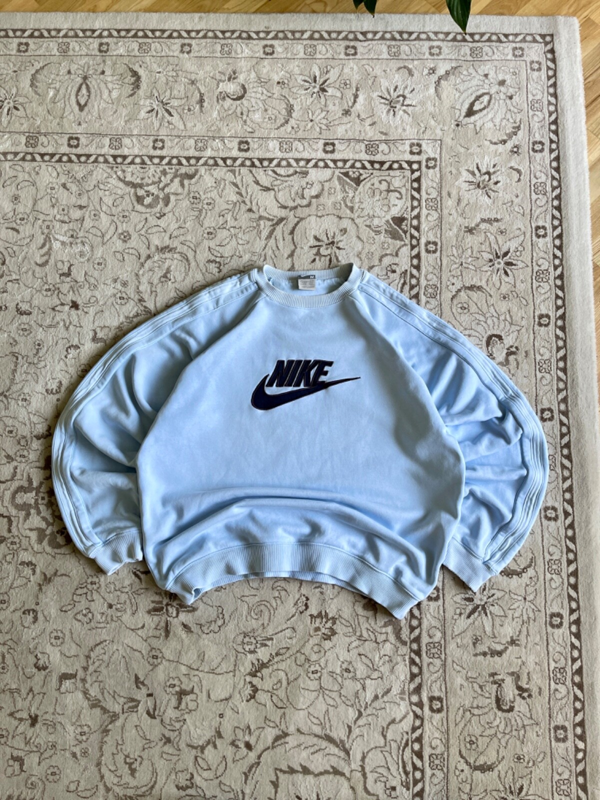 baby blue vintage nike sweatshirt