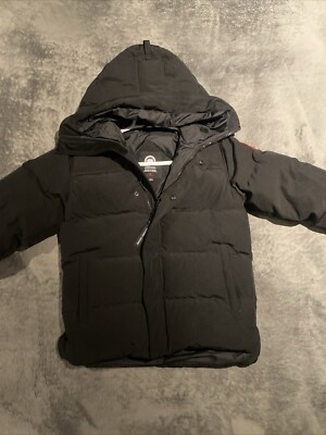 CANADA GOOSE MacMillan Parka Size Medium New With Receipt