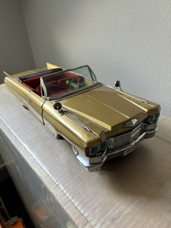 Bandai Golden Cadillac