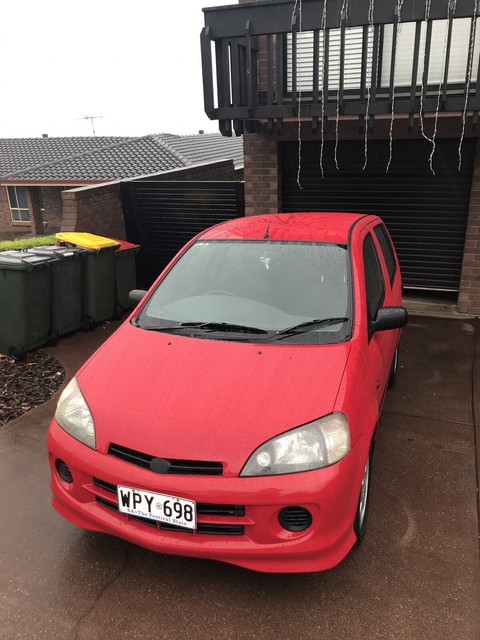 Daihatsu yrv 2002