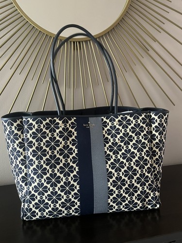 [Kate Spade] トートバッグ♪market spade flower jacquard tote Spade Flower Jacquard Stripe Everything Large Tote | Kate