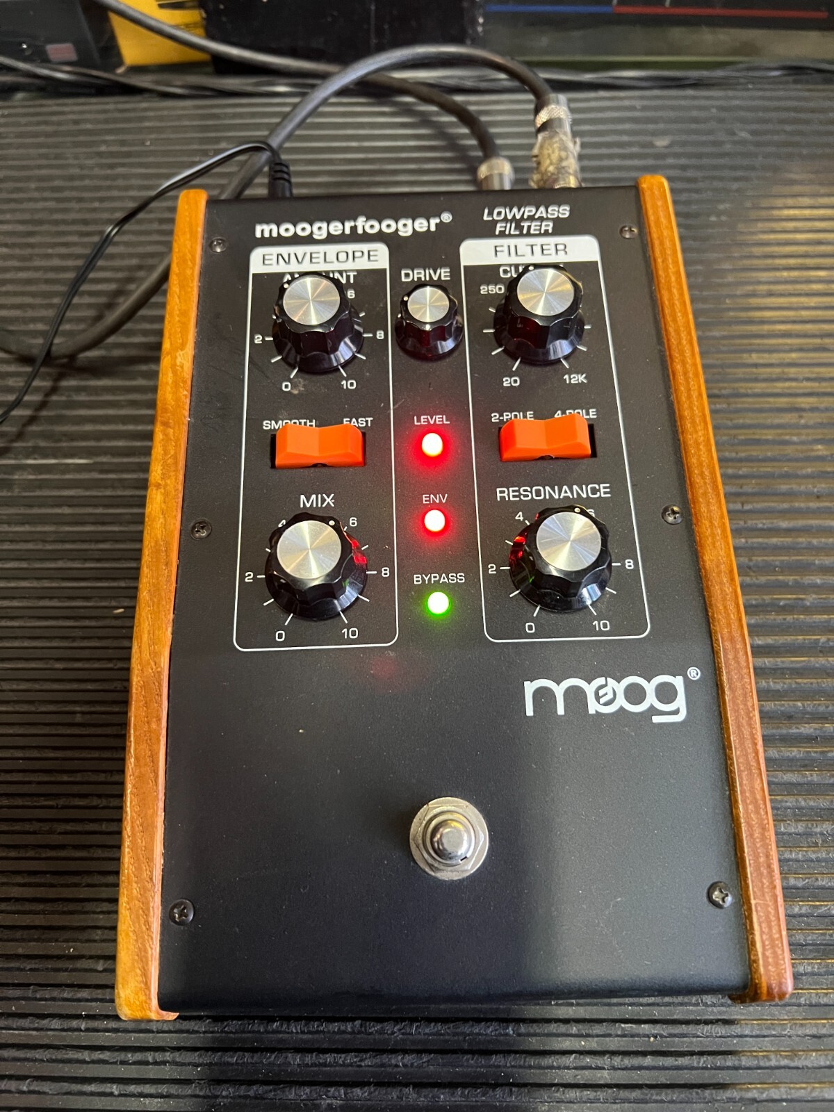 Moog Moogerfooger MF-101 Analog Lowpass Low Pass Filter Moog Moogerfooger MF-101 Analog Lowpass Low Pass Filter