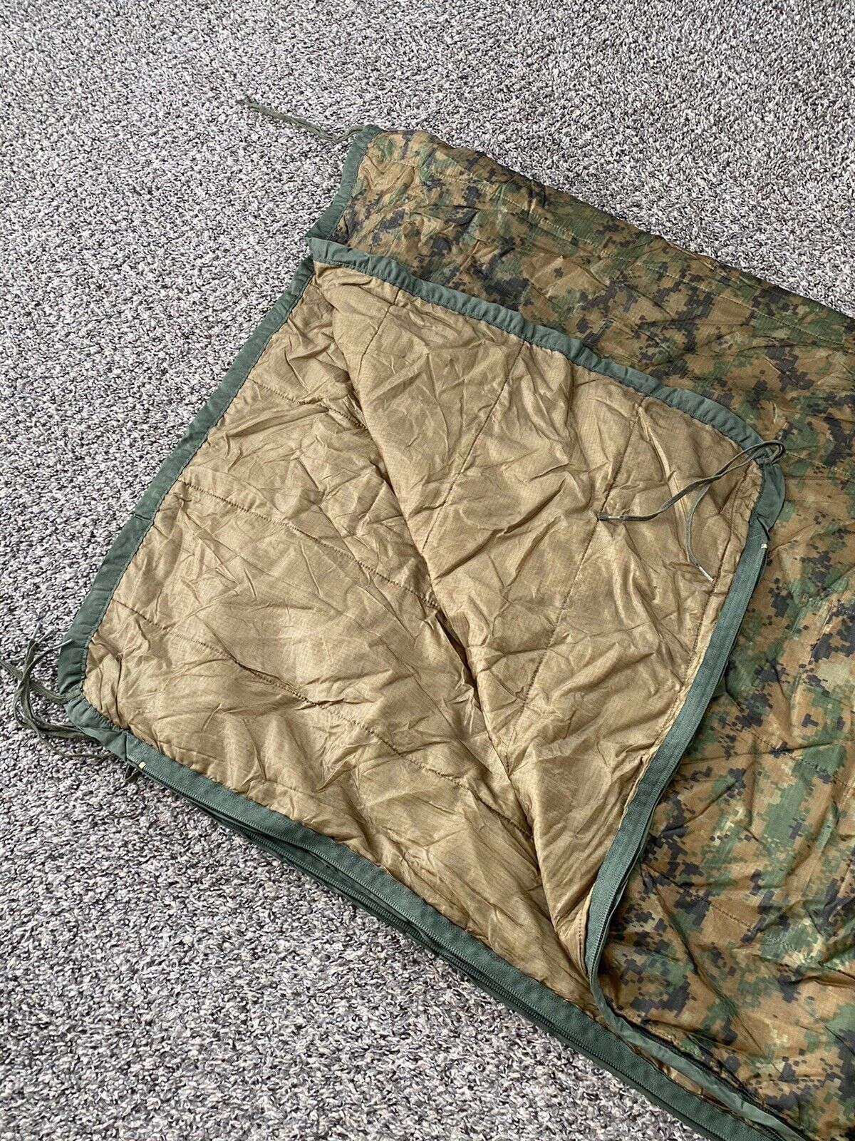 Poncho Liner MARPAT USMC Wet Weather with Zipper Poncho Liner MARPAT USMC Wet Weather with Zipper