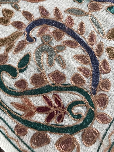 VINTAGE EUROPEAN EMBROIDERED CHAIN STITCH WIDE TABLE RUNNER 28” X 84” Incl FRING