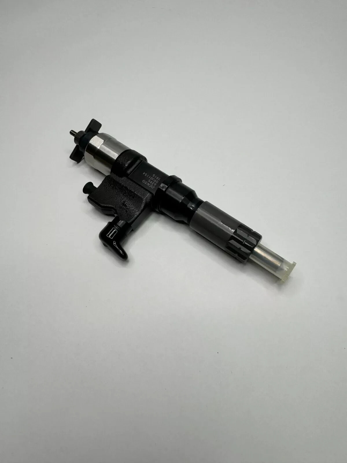 nao② GENUINE NEW ISUZU FUEL INJECTOR 2-90123-330-0 / GM 97780455