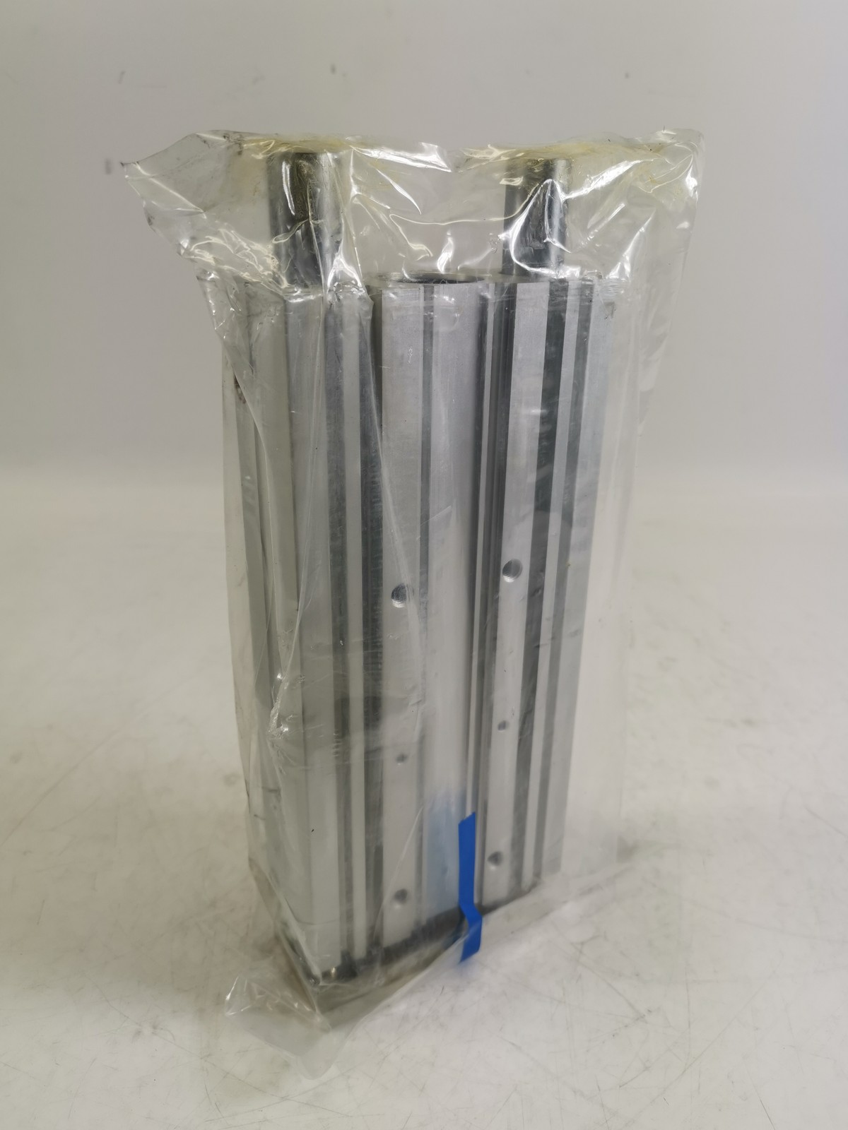 Cilindro compacto SMC MGPM20TF-200Z / 758-0708 NUEVO