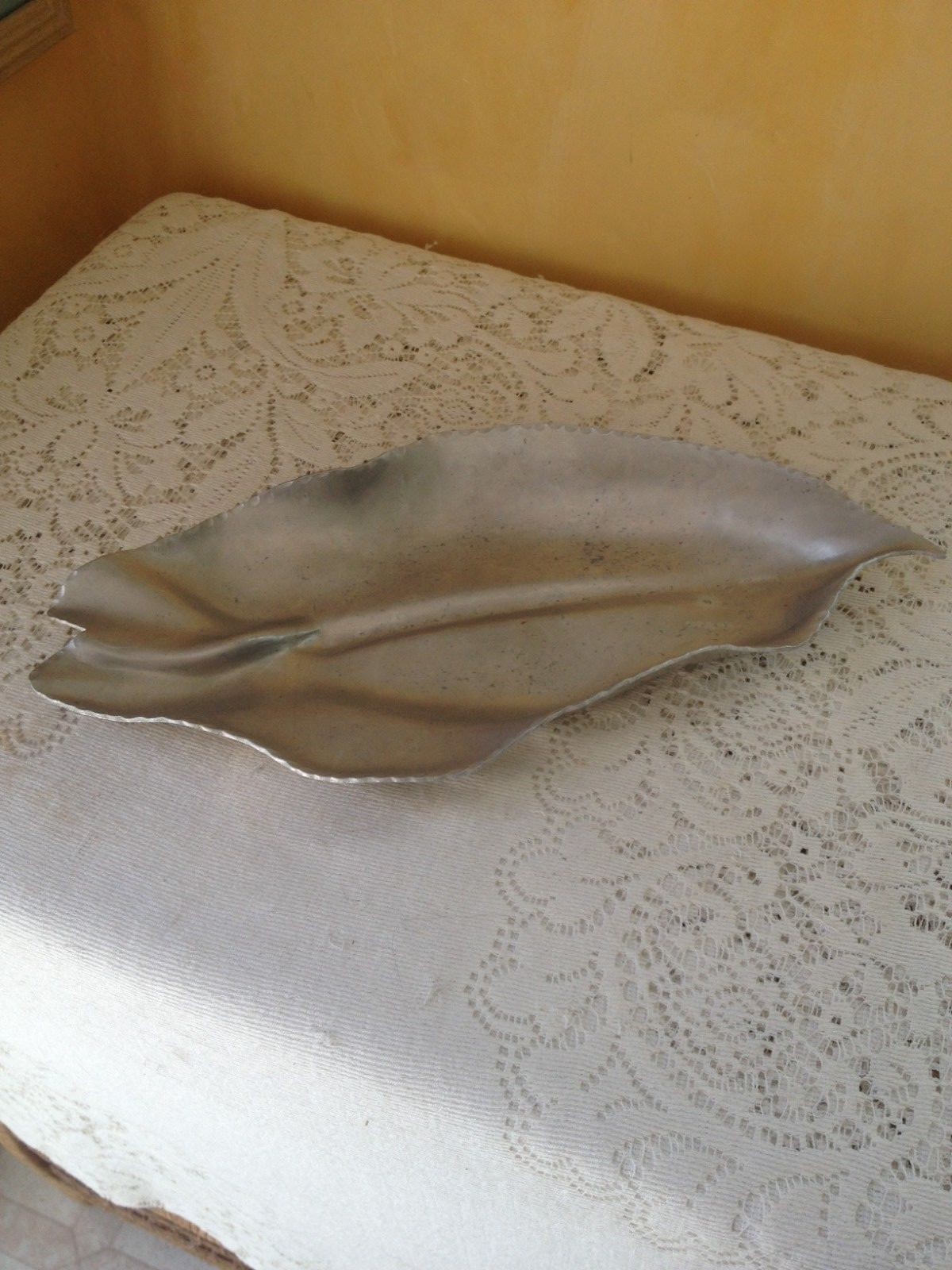 Vintage METAL DISH EVERLAST Bread Platter Leaf Shape 15