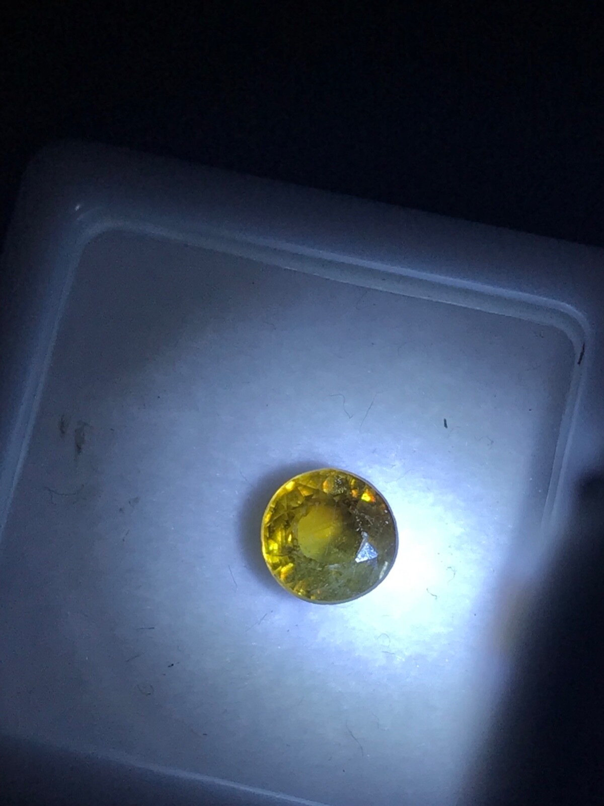 1.00 ct Natural Loose Mad. Green Sphene Titanate Rainbow Flash Round Gemstone