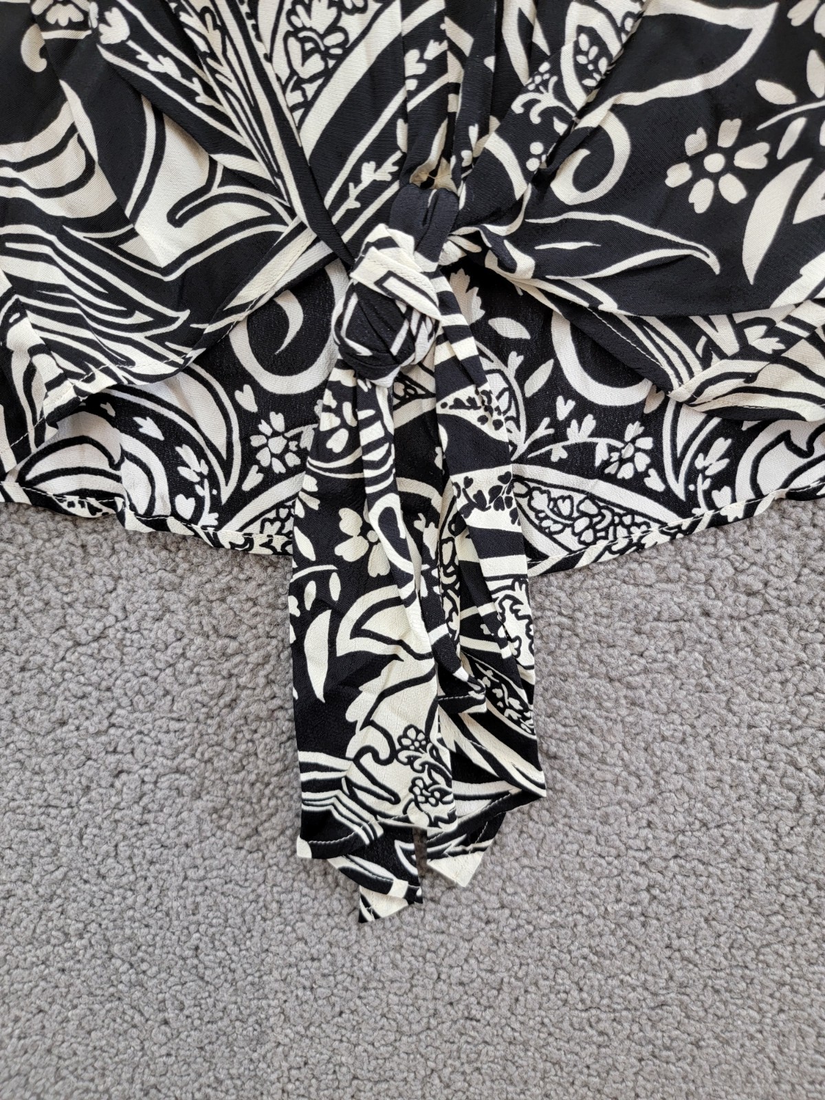 Karen Kane Printed Blouson Sleeve Blouse Women's S Black Pullover Style - Picture 5 of 16