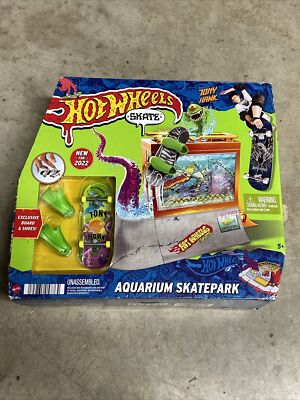 2022 Hot Wheels Aquarium Skatepark Tony Hawk
