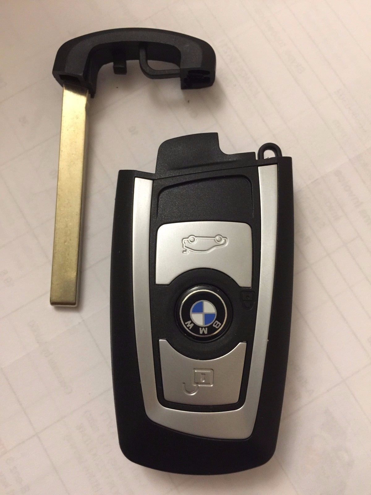 Частота бмв ключей. Нет запасного ключа от мотоцикла bmw keyless. Комплект ключей бмв g05 карточка и жало. Частота бмв ключей. Ключ зажигания бмв е39.
