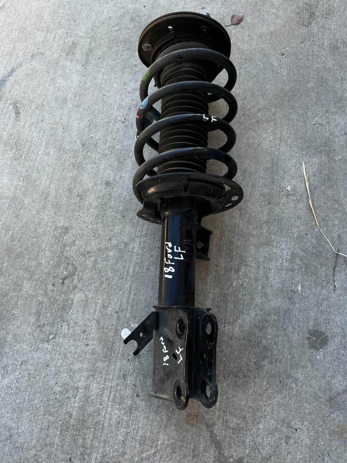 2017-2019 FORD FUSION SE 2.5L LEFT FRONT SHOCK STRUT